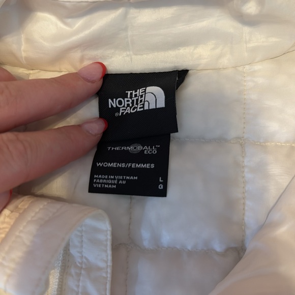 women’s north face cream colored light puffer - Picture 3 of 5